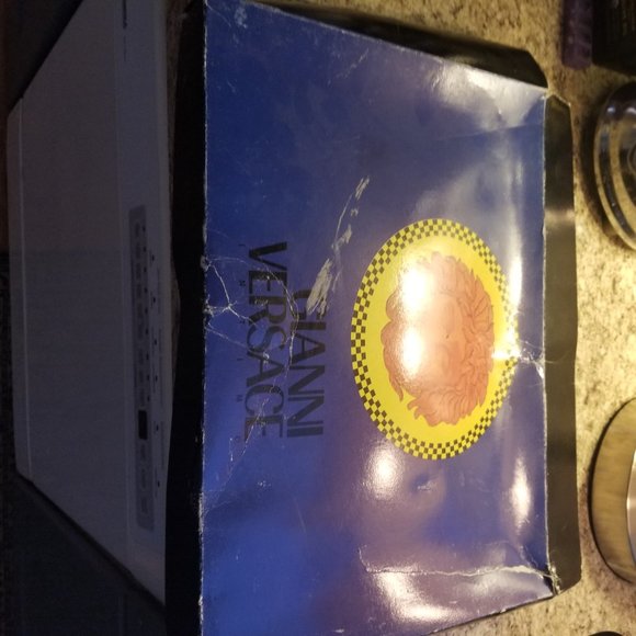 "Slumber in Style: Chic & Comfortable Luxury Pyjamas" - Picture 7 of 7